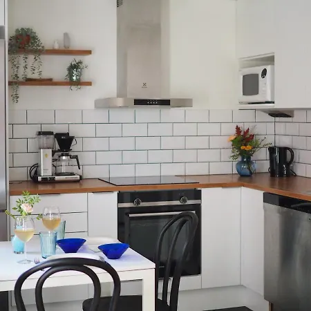 Apartment Oceanic & Trendy Two Bedroom With Free Parking
