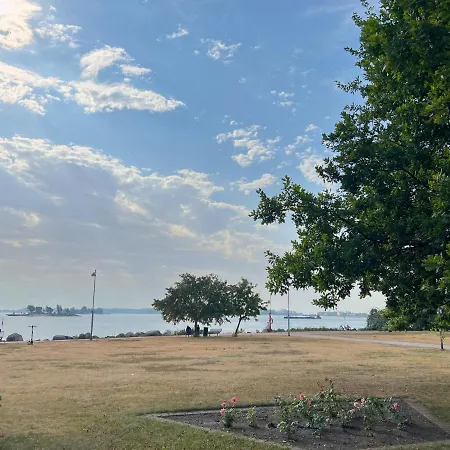Apartment Oceanic & Trendy Two Bedroom With Free Parking